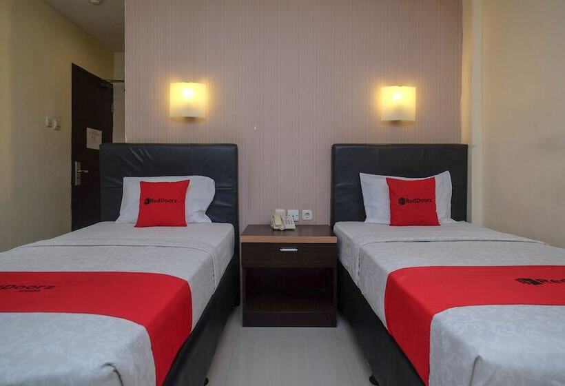 Fotos del hotel Reddoorz Plus @ Grand Populer:  37