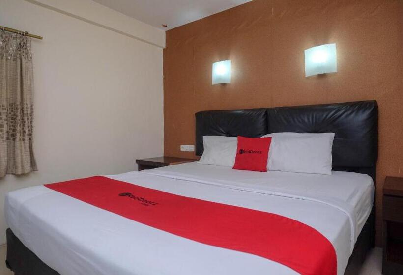 Fotos del hotel Reddoorz Plus @ Grand Populer:  38