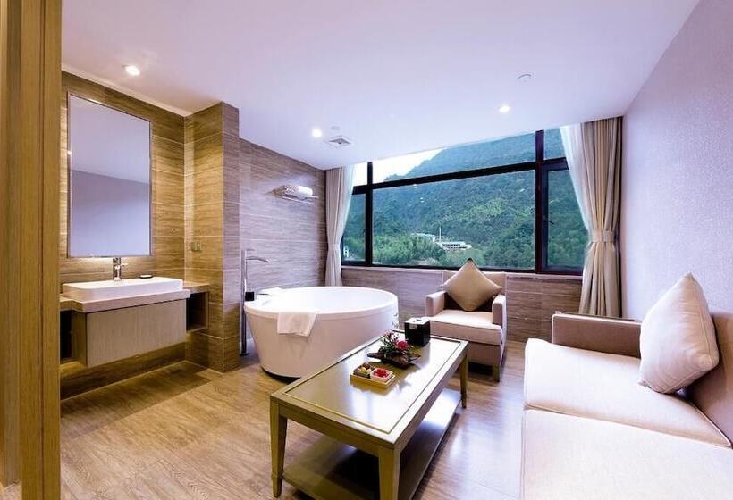 هتل Sanqingshan New Century Resort