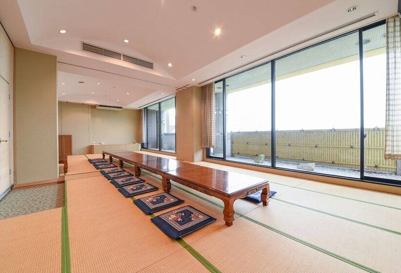 هتل Spring Golf & Art Resort Awaji