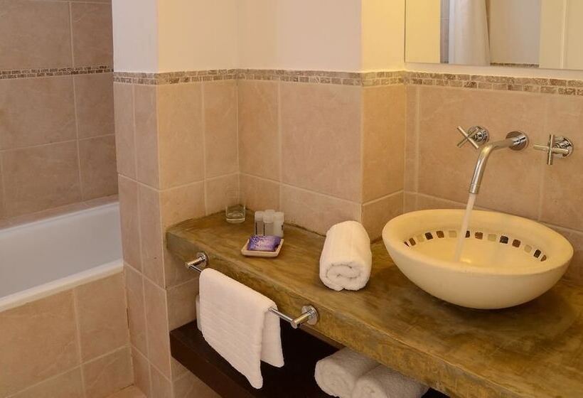 Jaina Resort & Spa
