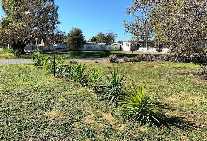 Мотель Gazebo Motor Inn   Strathmerton