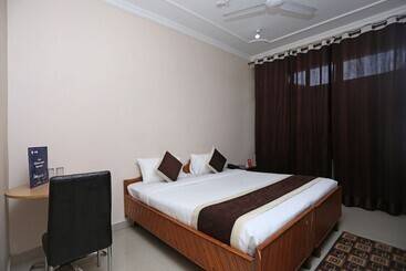 Oyo 10216 Hotel Uk Retreat