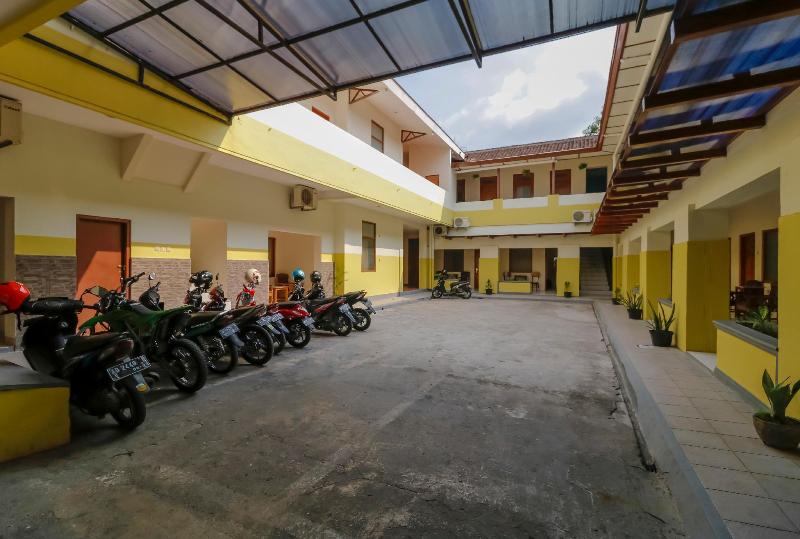 Пансион Reddoorz Plus @ Slamet Riyadi