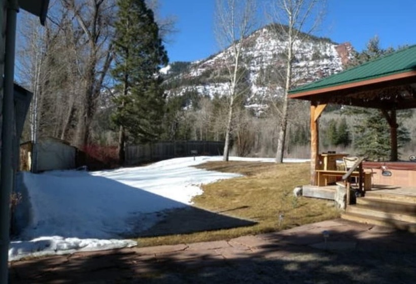 Пансион Redstone Cliffs Lodge