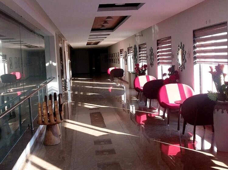 استراحتگاه Club Mahindra Dwarka