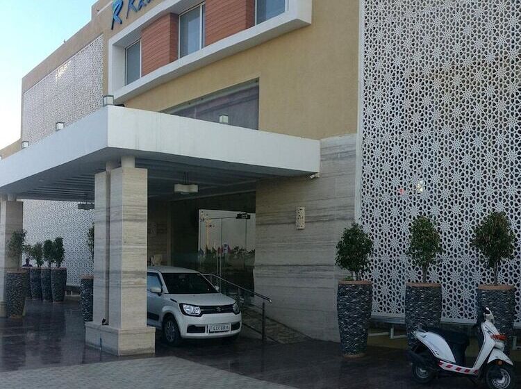 استراحتگاه Club Mahindra Dwarka