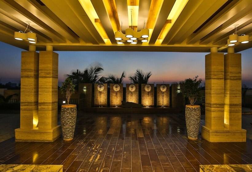 استراحتگاه Club Mahindra Dwarka