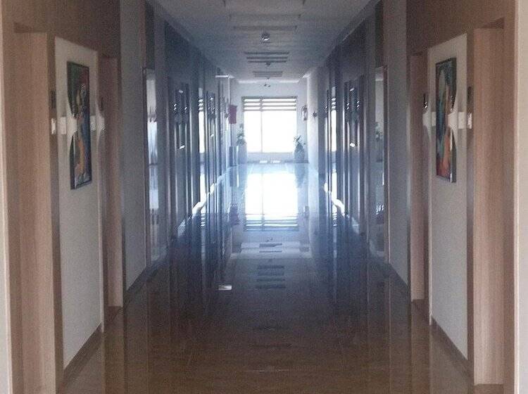 استراحتگاه Club Mahindra Dwarka