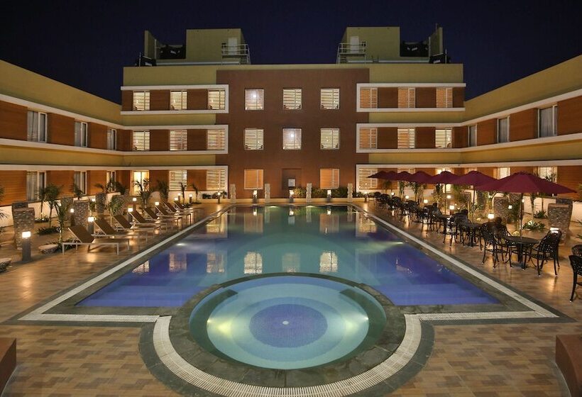 استراحتگاه Club Mahindra Dwarka
