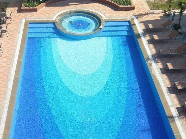 استراحتگاه Club Mahindra Dwarka