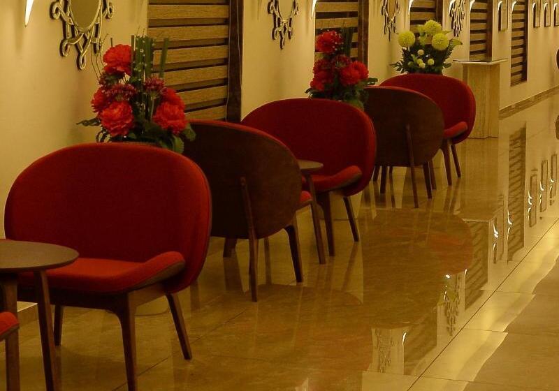 استراحتگاه Club Mahindra Dwarka