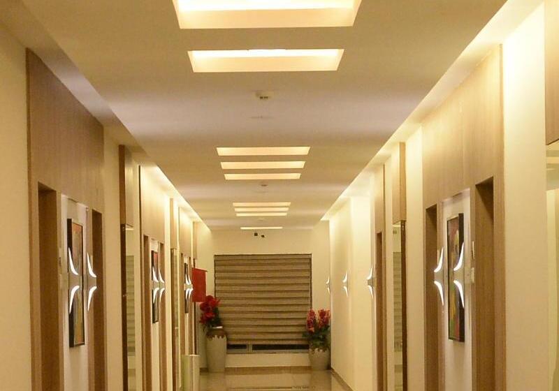 استراحتگاه Club Mahindra Dwarka