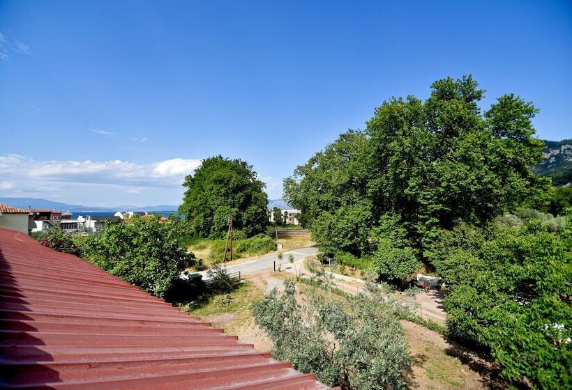 Tsertos Apartments