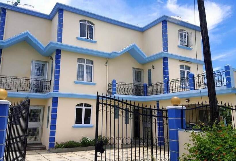 Villa Emax