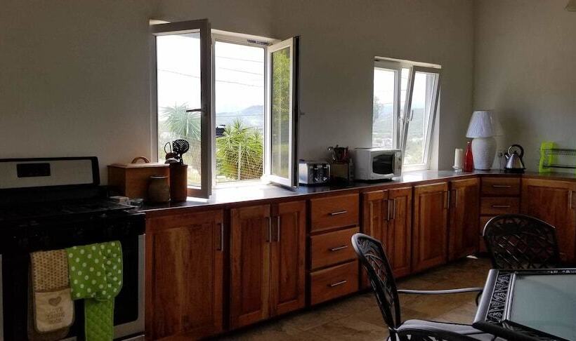 تختخواب و صبحانه A Private Room In Paradise, Vieux Fort