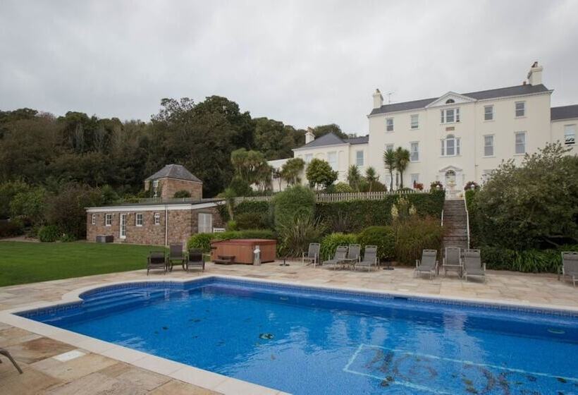 ベッドアンドブレックファースト La Haule Manor