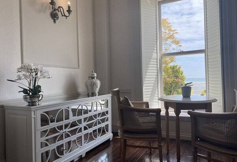 ベッドアンドブレックファースト La Haule Manor