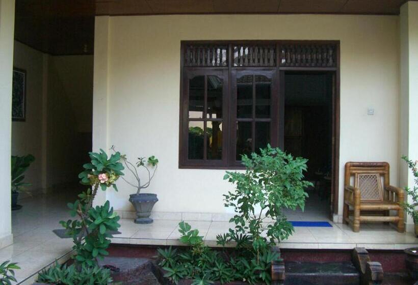 Bed and Breakfast Matahari Tulamben Guesthouse