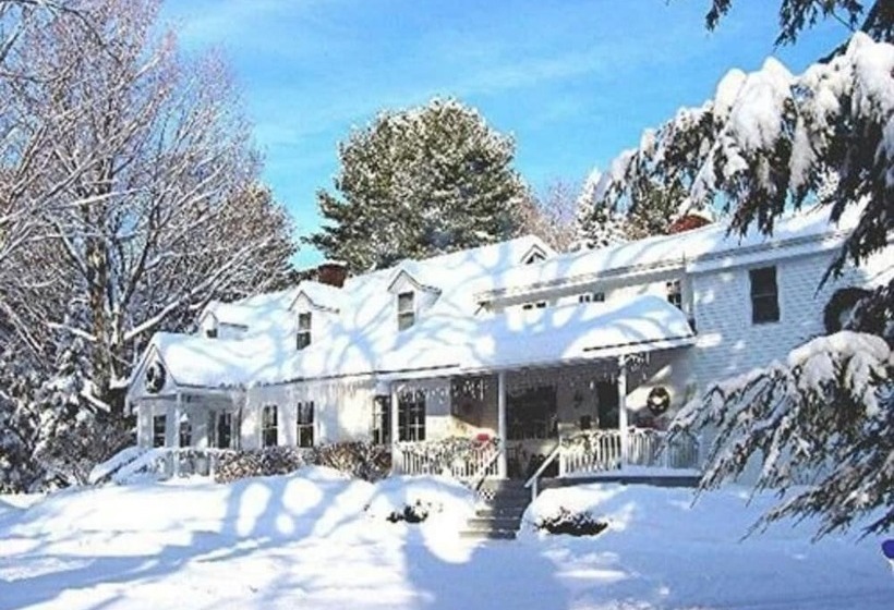 تختخواب و صبحانه The Buttonwood Inn On Mt. Surprise