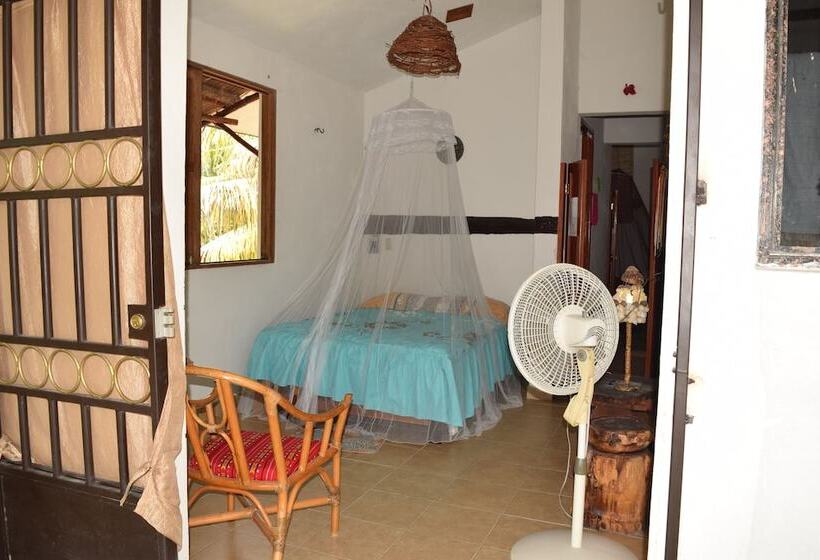 Camping Hostal El árbol De La Vida   Hostel