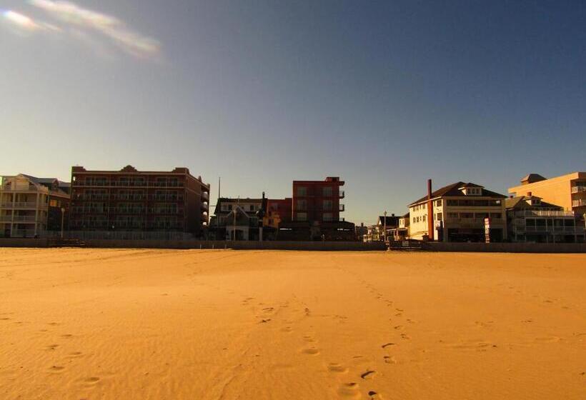 هتل Americana Motor Inn On Boardwalk