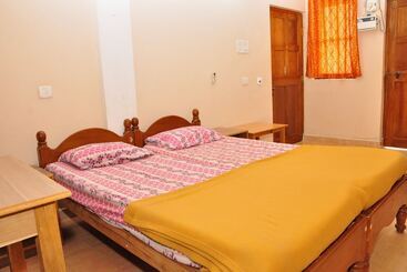 هتل Anjuna Blue Resort