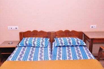 هتل Anjuna Blue Resort