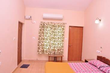 هتل Anjuna Blue Resort