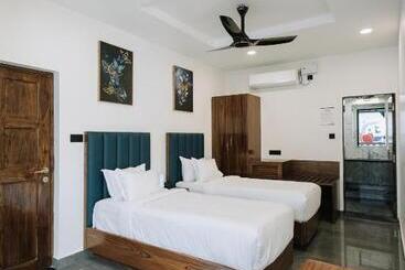 هتل Anjuna Blue Resort