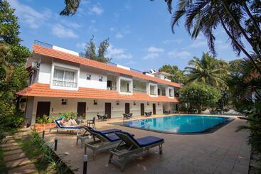 هتل Anjuna Blue Resort