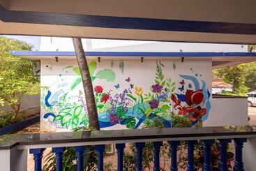 هتل Anjuna Blue Resort