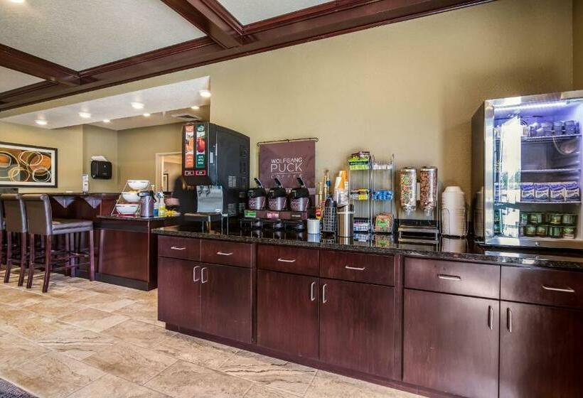 Cobblestone Hotel & Suites   Victor
