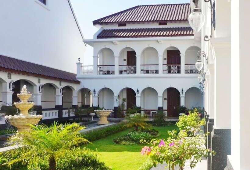 هتل Daroessalam Syariah Heritage