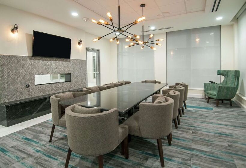 هتل Hilton Garden Inn Jackson/clinton