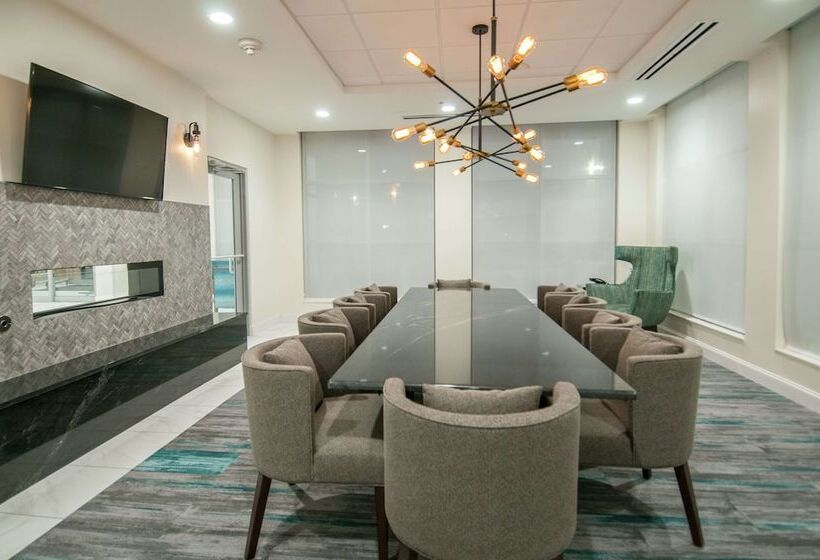 هتل Hilton Garden Inn Jackson/clinton