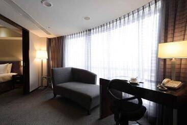 K Hotel   Yunghe