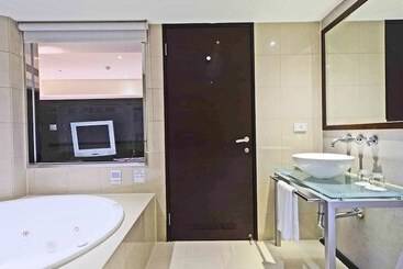 K Hotel   Yunghe