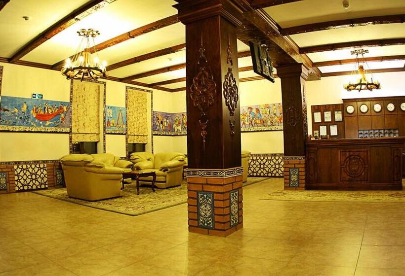 فندق Platan