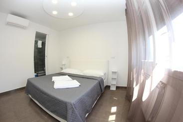 Mondo Suites Apartments