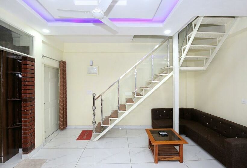 Oyo 13769 Home Spacious 3bhk Kasauli