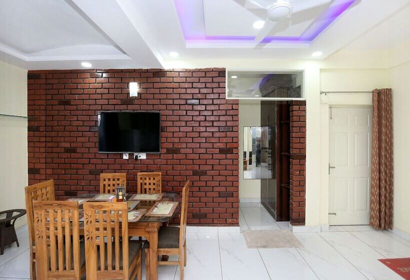 Oyo 13769 Home Spacious 3bhk Kasauli