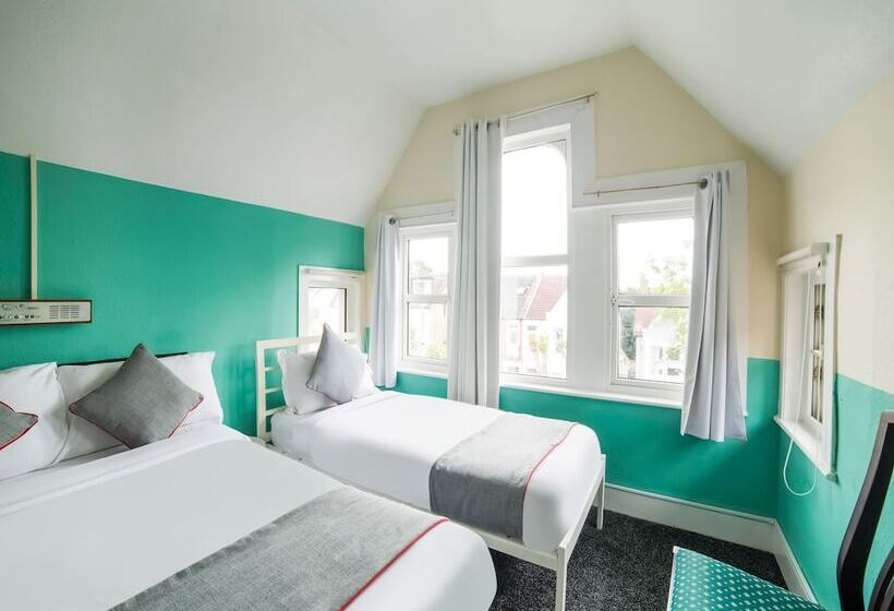 پانسیون Devine Beach Hotel, Westcliff Southend-On-Sea