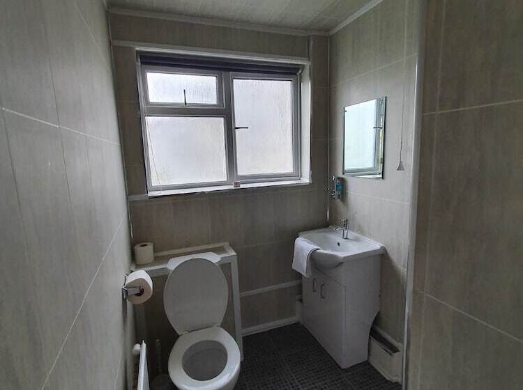 پانسیون Devine Beach Hotel, Westcliff Southend-On-Sea