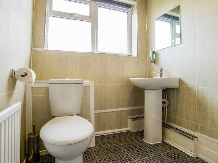 پانسیون Devine Beach Hotel, Westcliff Southend-On-Sea