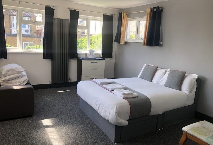 پانسیون Devine Beach Hotel, Westcliff Southend-On-Sea