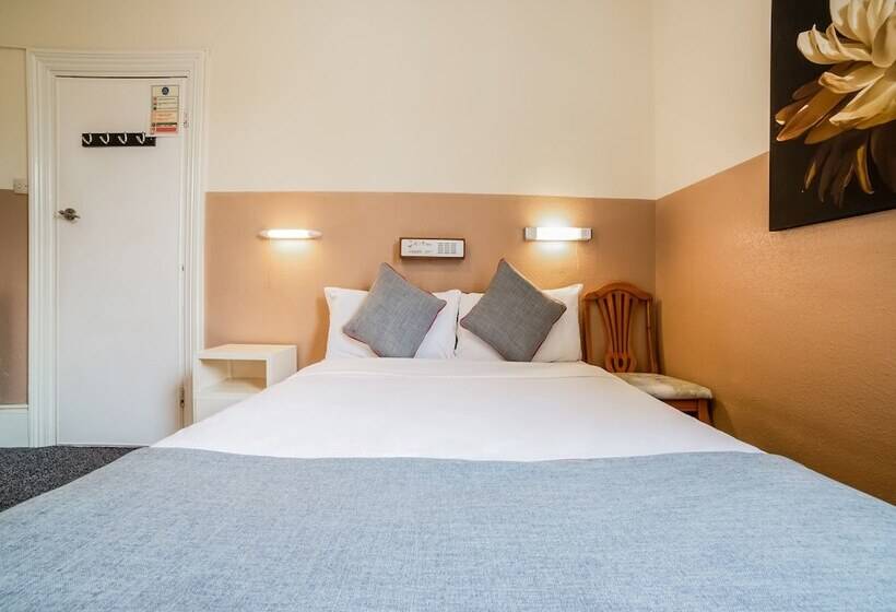 پانسیون Devine Beach Hotel, Westcliff Southend-On-Sea