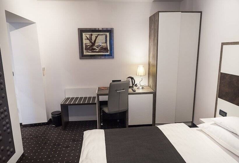 פנסיון Log In Rooms