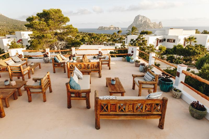 Petunia Ibiza, A Beaumier