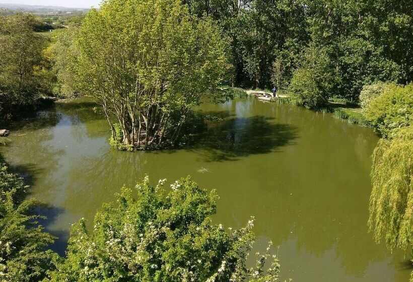 The Chiltern Lodges At Upper Farm Henton